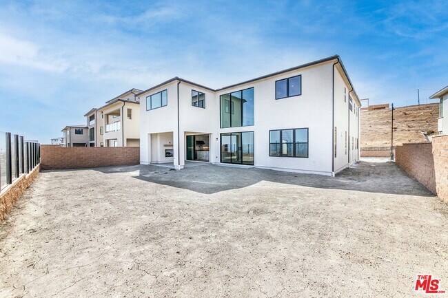 Building Photo - 11770 Hillsborough Ln