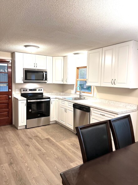 Building Photo - 9 Applewood Ln