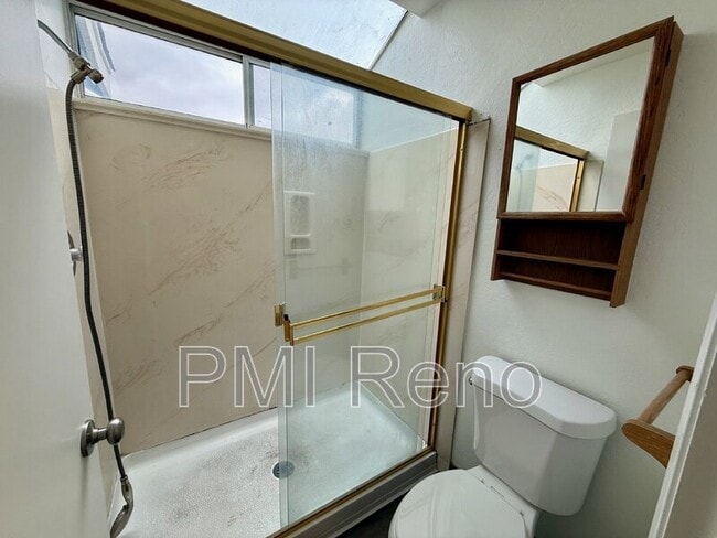 Building Photo - 2402 Skyview Dr