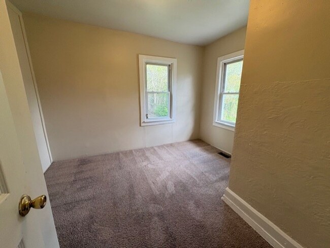 Building Photo - Charming 3-Bedroom Akron Home with Central A/C