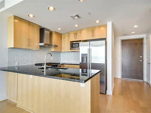 Building Photo - 300 Bowie St