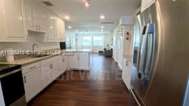 Building Photo - 2407 Scott St