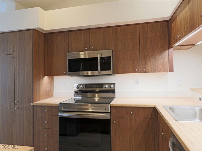 Building Photo - 12522 Kelly Sands Way