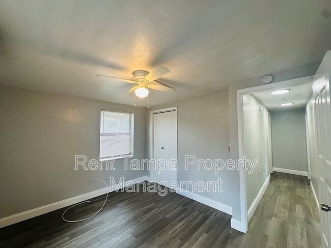 Building Photo - 1026 1/2 19th St S Apt A