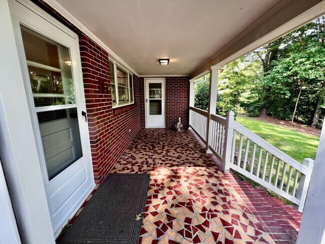 Building Photo - STUNNING home with fully finished BASEMENT!!!