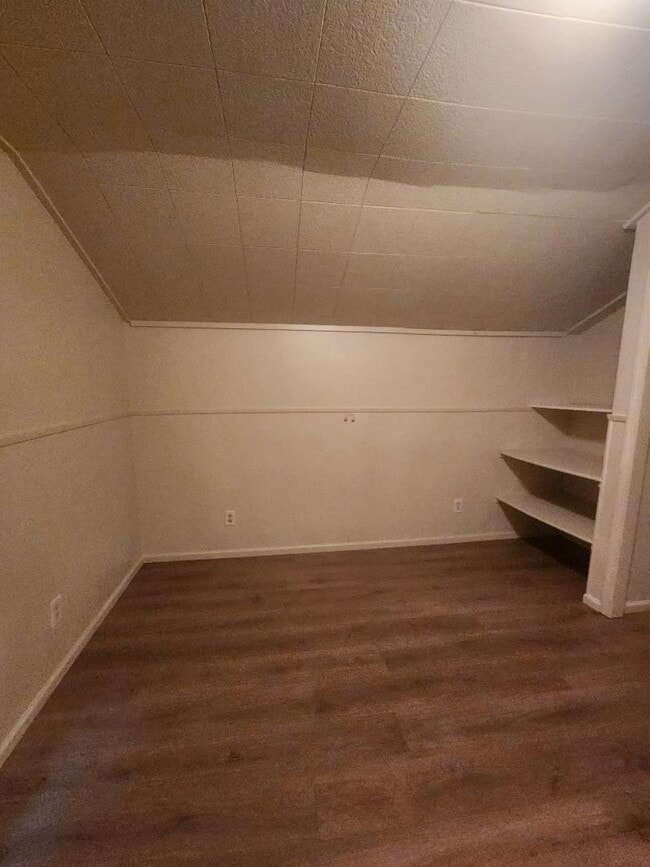 Building Photo - 2 bedroom 1 bath home