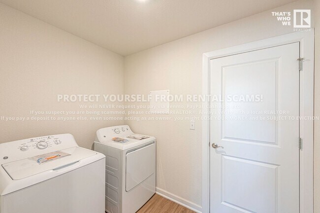 Building Photo - 729 Quartzite Ave