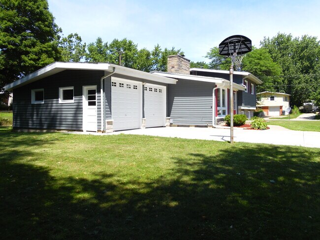 Building Photo - 609 Southland Ave