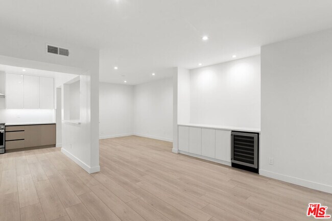 Building Photo - 10630 Wilkins Ave