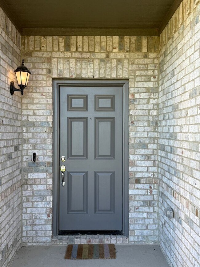 Building Photo - Spacious 5BR House in Pilot Point