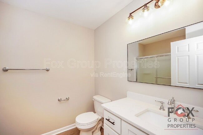 Building Photo - 305 Camelot Dr