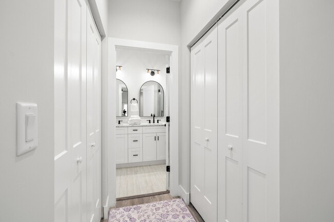 Building Photo - 1906 W Cherry St