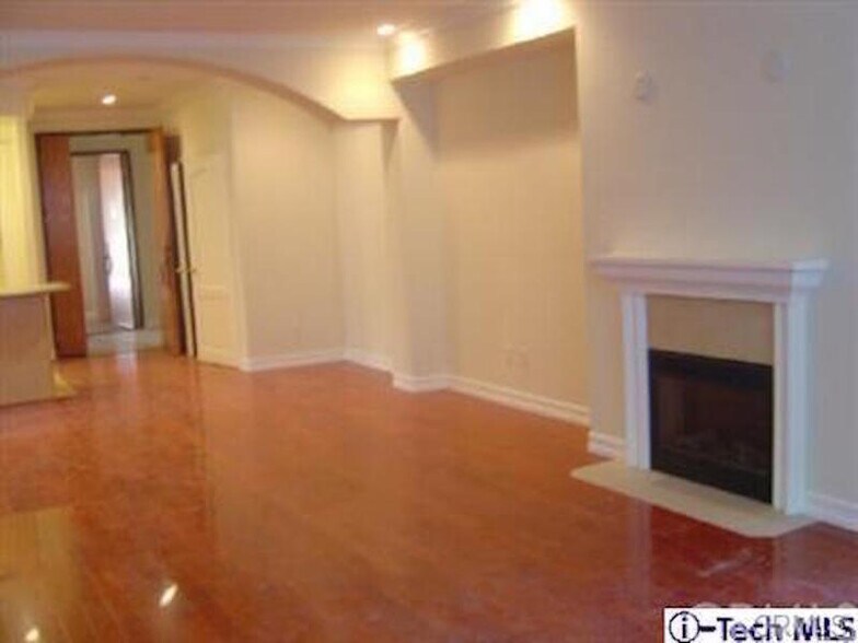 Building Photo - 600 E Magnolia Blvd