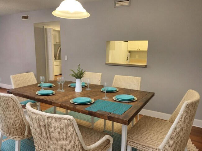 Building Photo - Nice Condo in the heart of Orange Park