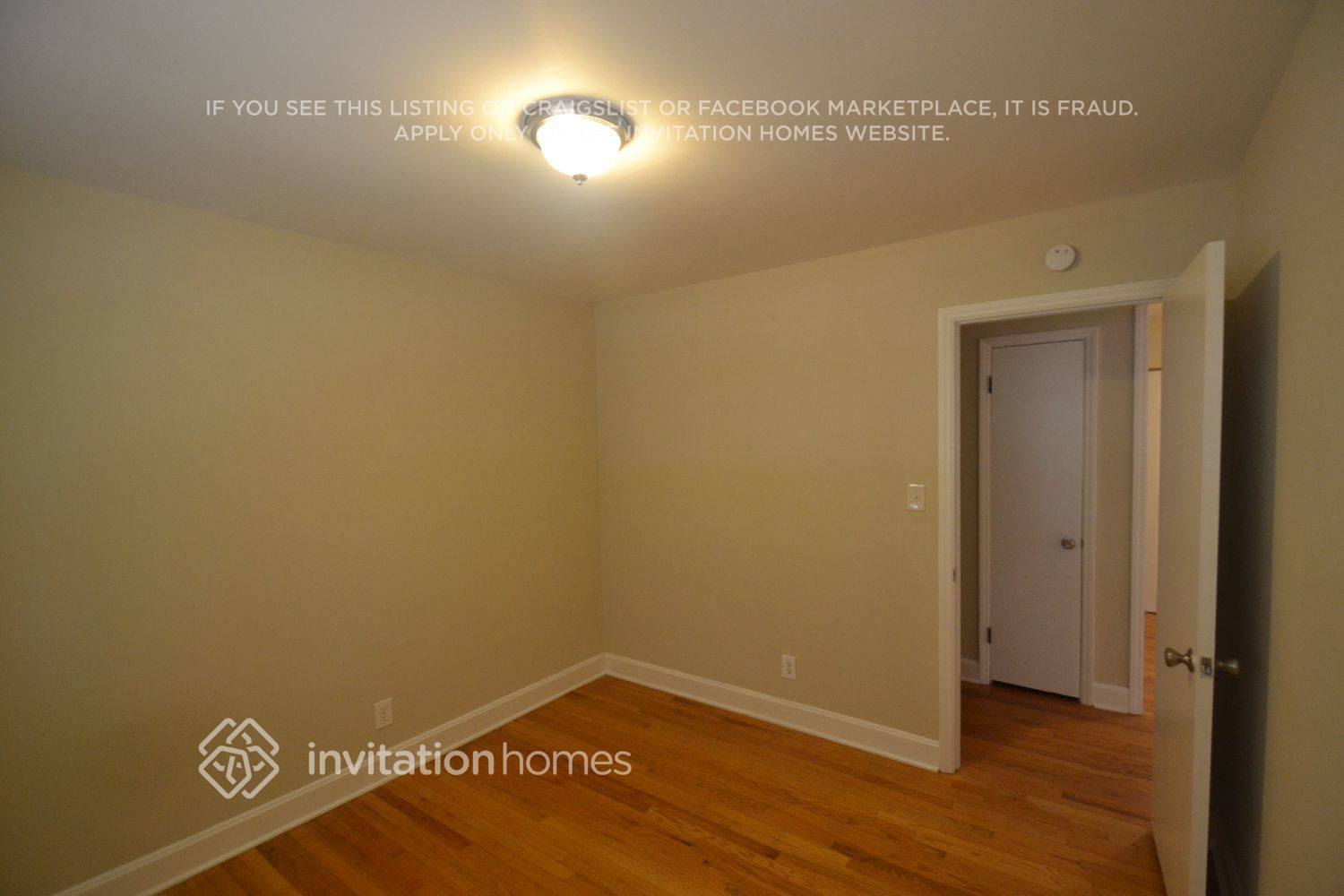 Building Photo - 1142 Eastview Dr