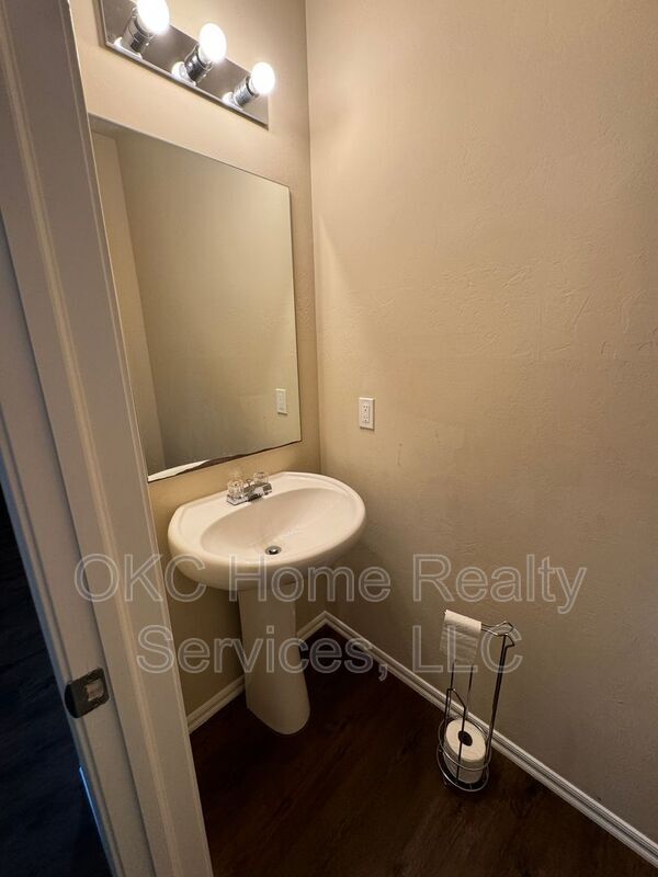 Building Photo - 13228 Bridgewater Dr
