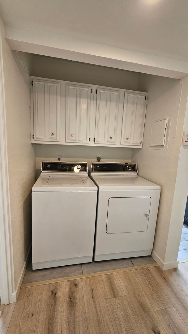 Building Photo - This is a must-see chic and updated townho...