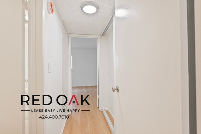 Building Photo - Cheerful One Bedroom with Central Heat & A...