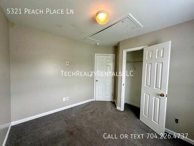 Building Photo - 5321 Peach Pl Ln