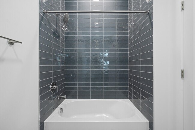 Building Photo - 17 AVENUE E