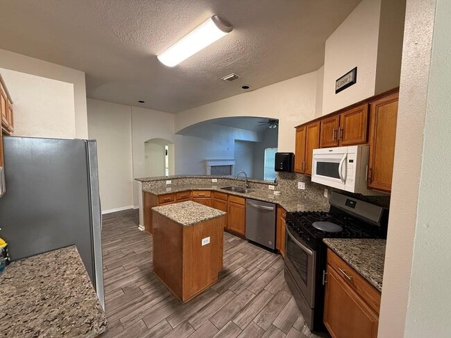 Building Photo - 207 Cedar Lake Dr