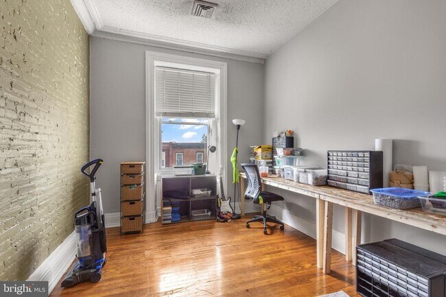 Building Photo - 3017 W Girard Ave