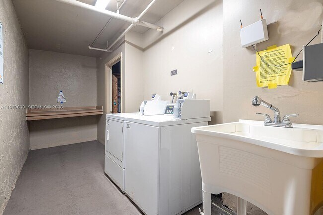 Building Photo - 3150 W Rolling Hills Cir