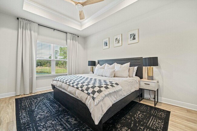 Building Photo - Modern Comfort Meets Scenic Serenity – 4 B...