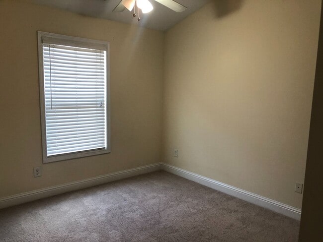 Building Photo - PRE-LEASING FOR AUGUST 10TH, 2026!