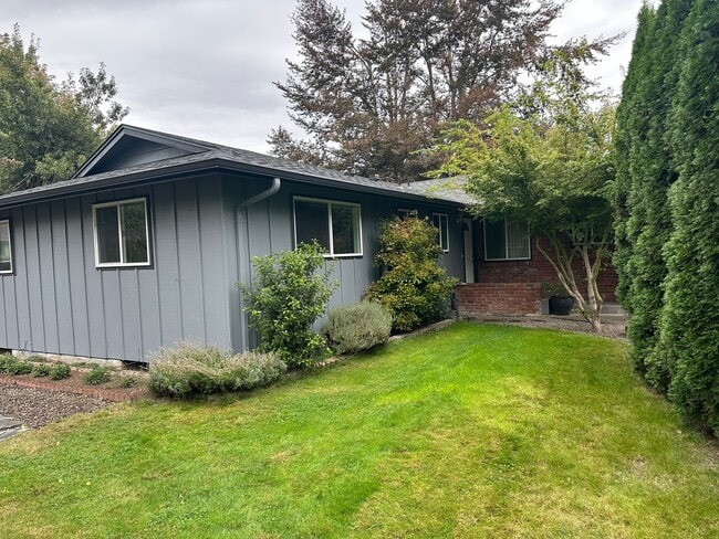 Building Photo - Beautiful 3 bedroom 2 bath house in Thurston!