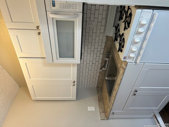 Building Photo - 825 W Russell Pl