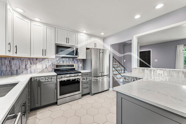 Building Photo - Charming Updated home with Garage and Cent...