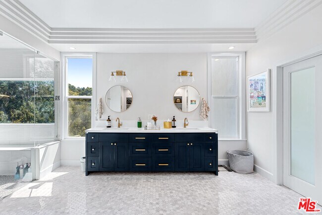 Building Photo - 3866 Alta Mesa Dr