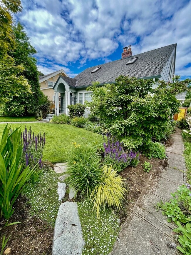 Building Photo - Well Maintained- 3 bed 2 bath Home - Piedm...