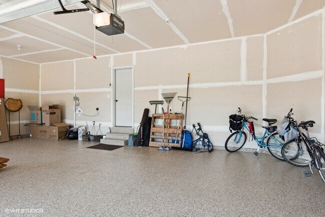 Garage with Epoxy Floors 3 cars - 4505 Yellowstone Ln N