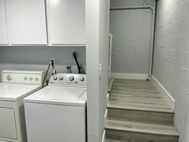 Building Photo - 5401 Zelzah Ave