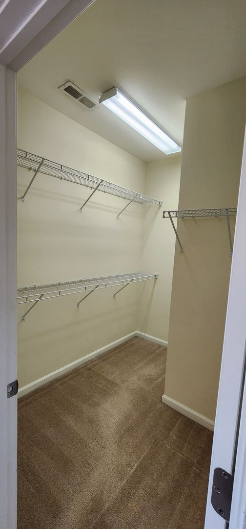 Building Photo - Great condo near Hanes Mall area, Clemmons and I40