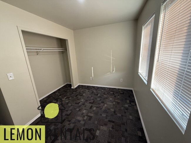 Building Photo - 1204 S 7th St