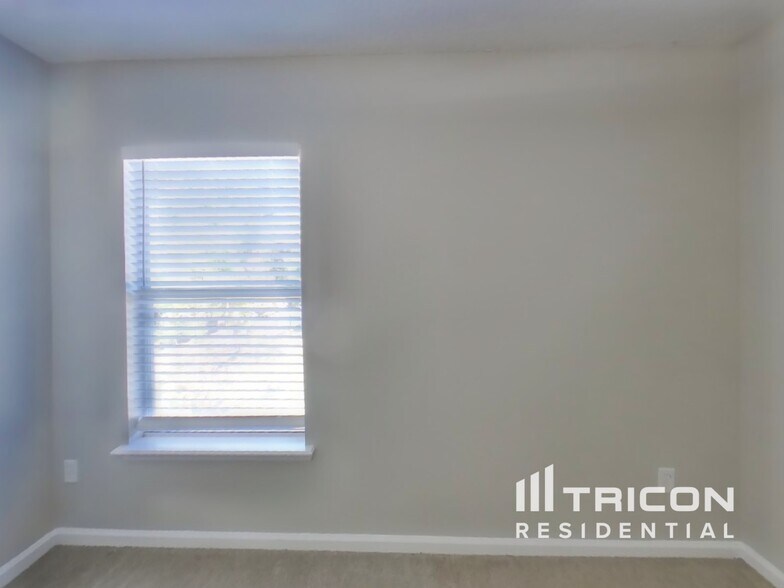 Building Photo - 10818 Birchard Ln