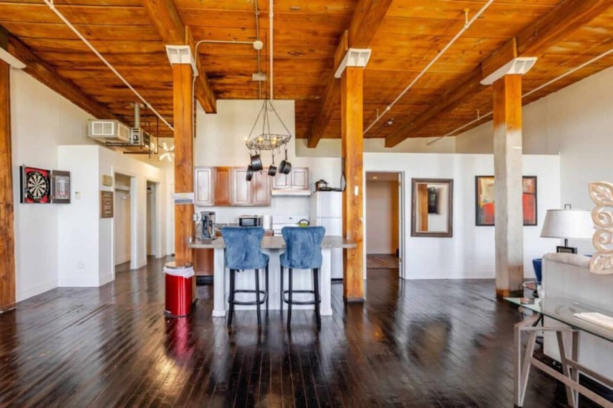 Building Photo - 226 Mt Elliott St