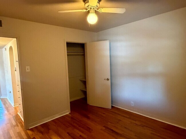 Building Photo - 1403 Bunting Ave
