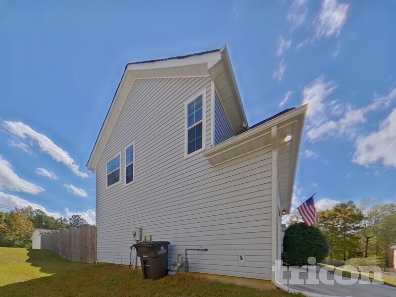 Building Photo - 6985 Borowood Ln