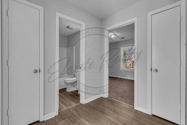 Building Photo - Affordable 2BR Ranch Duplex in N. Columbia — Move-In Special!