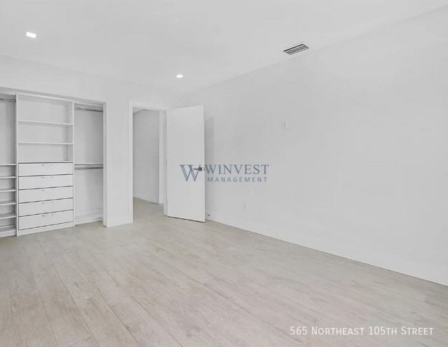 Building Photo - 565 NE 105th St