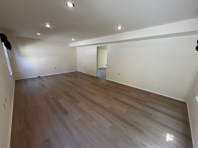Building Photo - Spacious 4-Bedroom Colonial with 2-Car Garage in Howell