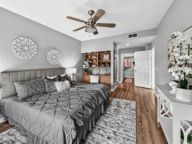 Building Photo - 5420 Sylmar Ave