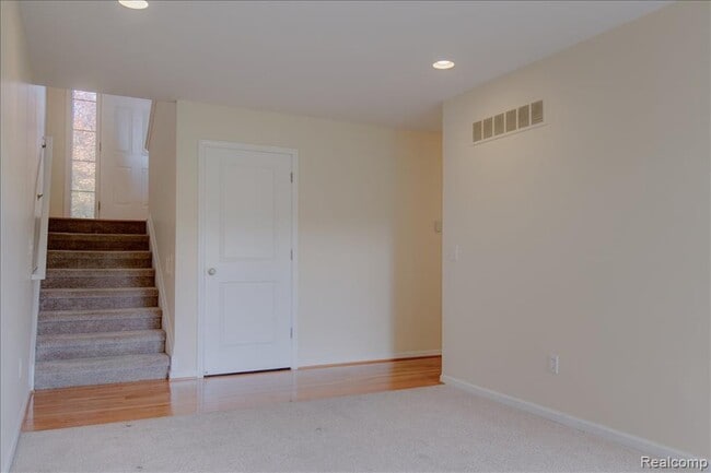 Building Photo - 45898 Grant Ct