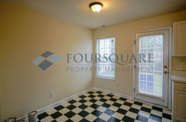 Building Photo - Townhome | 2nd Bedroom Features an En-Suit...