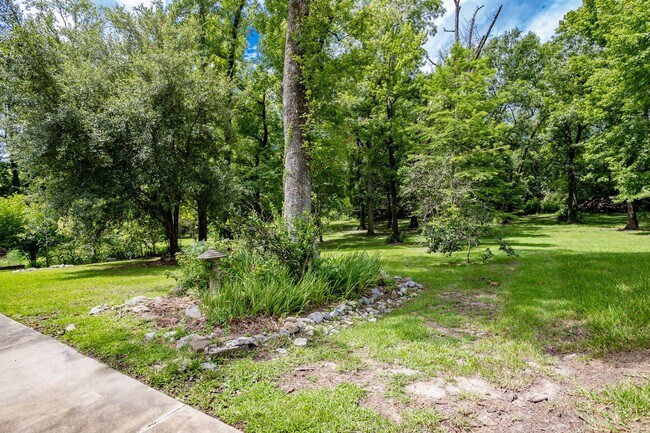 Building Photo - Historic Highland Road Beauty with Bayou V...