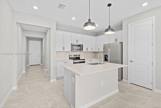 Building Photo - 2880 SE Federal Hwy